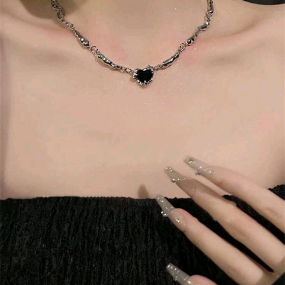 Hot Topic Silver and Black Heart Necklace - Picture 4 of 4